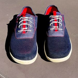 Pre-owned, comfortable and in good condition. Checkout the photos, please.